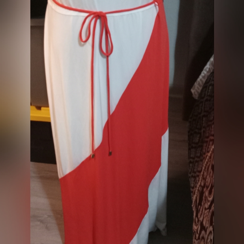 Dress - Picture 2 of 5